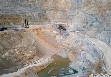 Transporte de Agua con Sólidos desde el Rajo Abierto a la Mina
