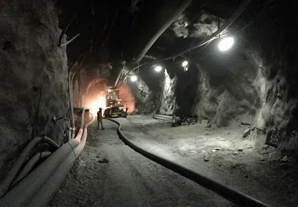 Instalación de Tuberías Colgantes Pexgol en Mina Subterránea