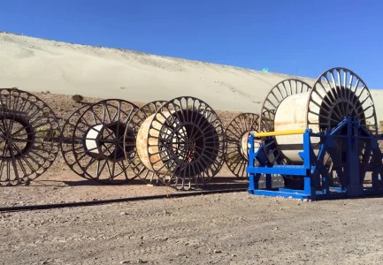 Instalación de un Sistema de Drenaje entre Tranques en una Mina de Cobre.