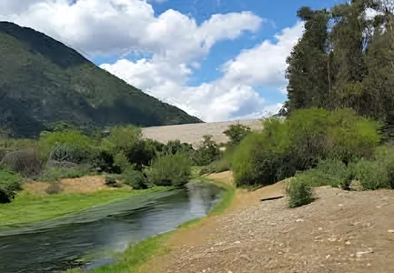 Instalación de un Sistema de Drenaje entre un Pozo y un Tranque Minero.